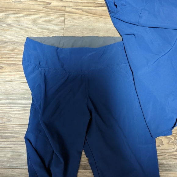 Scrubs - Picture 3 of 3